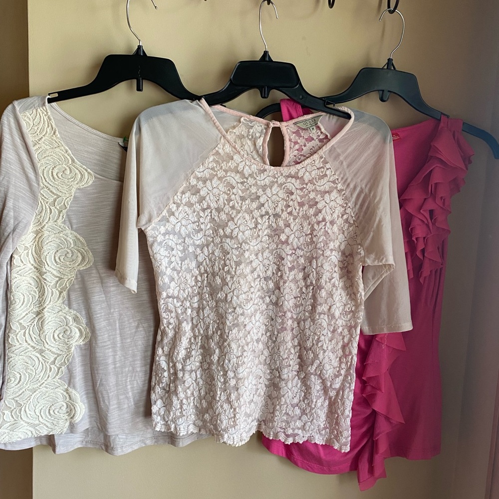 Bundle of tops / American Eagle, ELLE, Guess size Medium